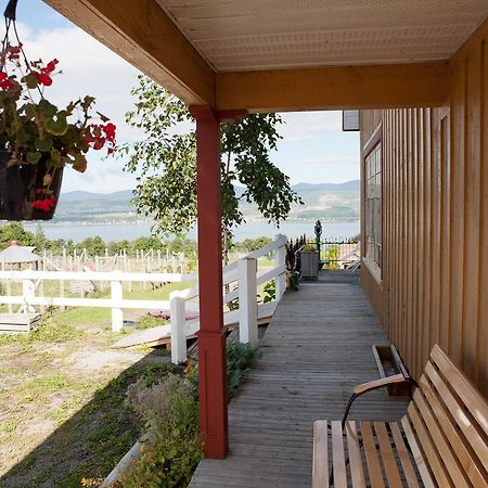 Auberge Au Poste De Traite Sainte-Famille Exteriör bild