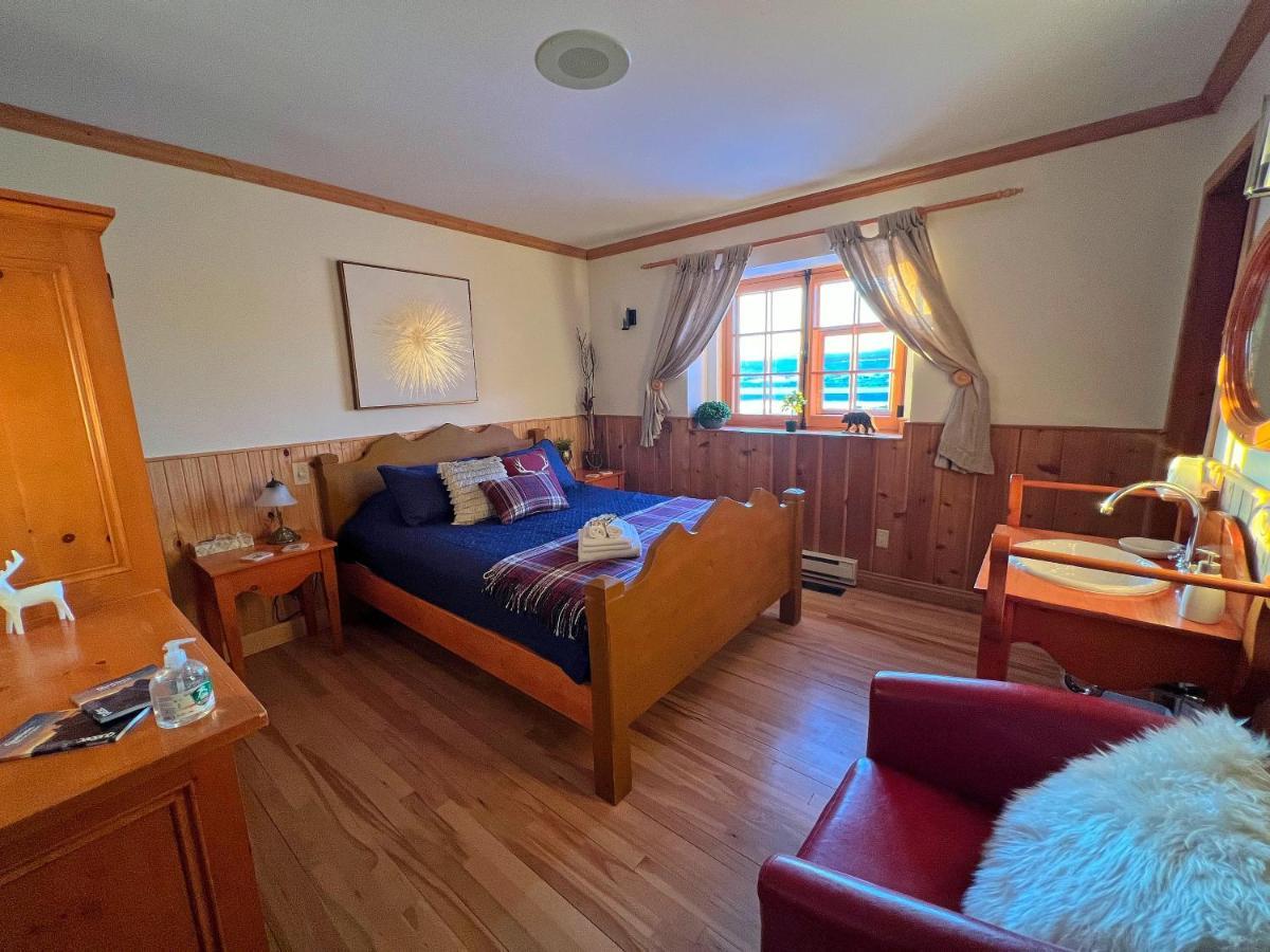 Auberge Au Poste De Traite Sainte-Famille Exteriör bild