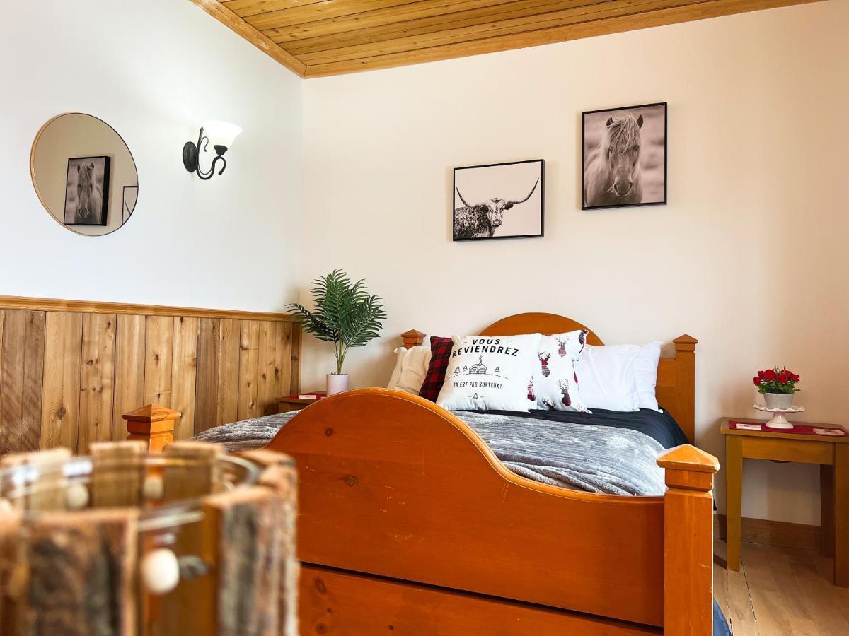 Auberge Au Poste De Traite Sainte-Famille Exteriör bild