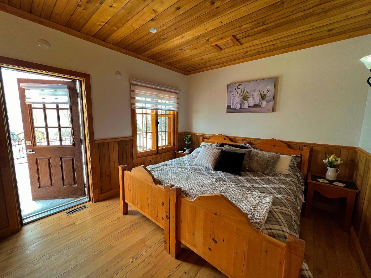 Auberge Au Poste De Traite Sainte-Famille Exteriör bild