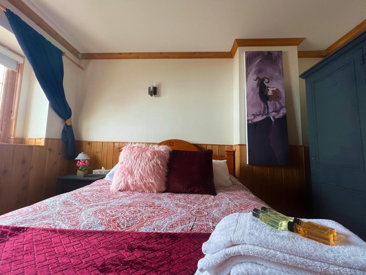 Auberge Au Poste De Traite Sainte-Famille Exteriör bild