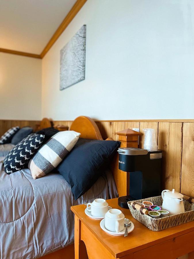 Auberge Au Poste De Traite Sainte-Famille Exteriör bild