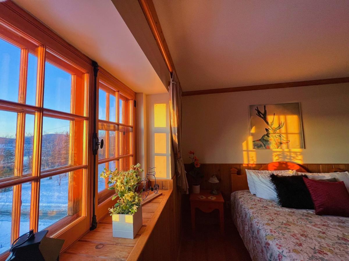 Auberge Au Poste De Traite Sainte-Famille Exteriör bild