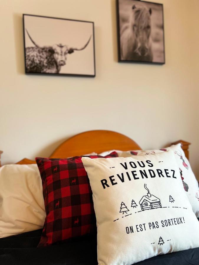Auberge Au Poste De Traite Sainte-Famille Exteriör bild