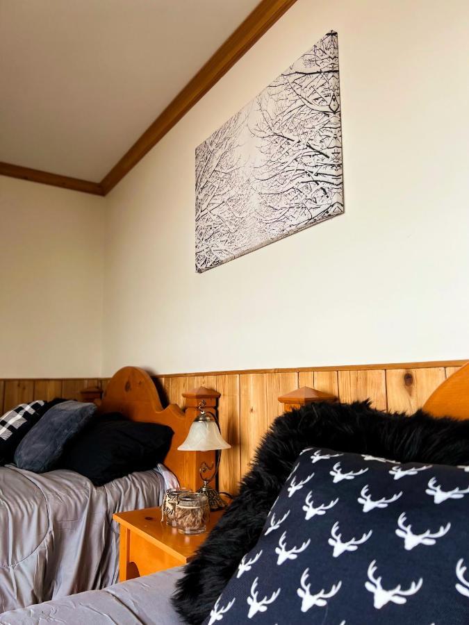 Auberge Au Poste De Traite Sainte-Famille Exteriör bild