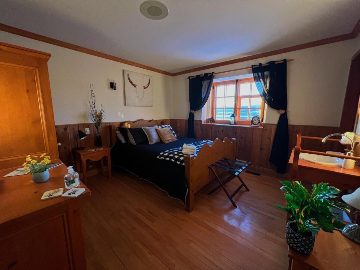 Auberge Au Poste De Traite Sainte-Famille Exteriör bild