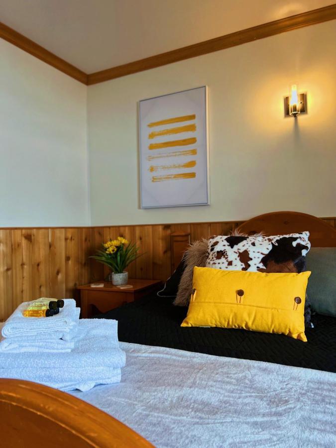 Auberge Au Poste De Traite Sainte-Famille Exteriör bild