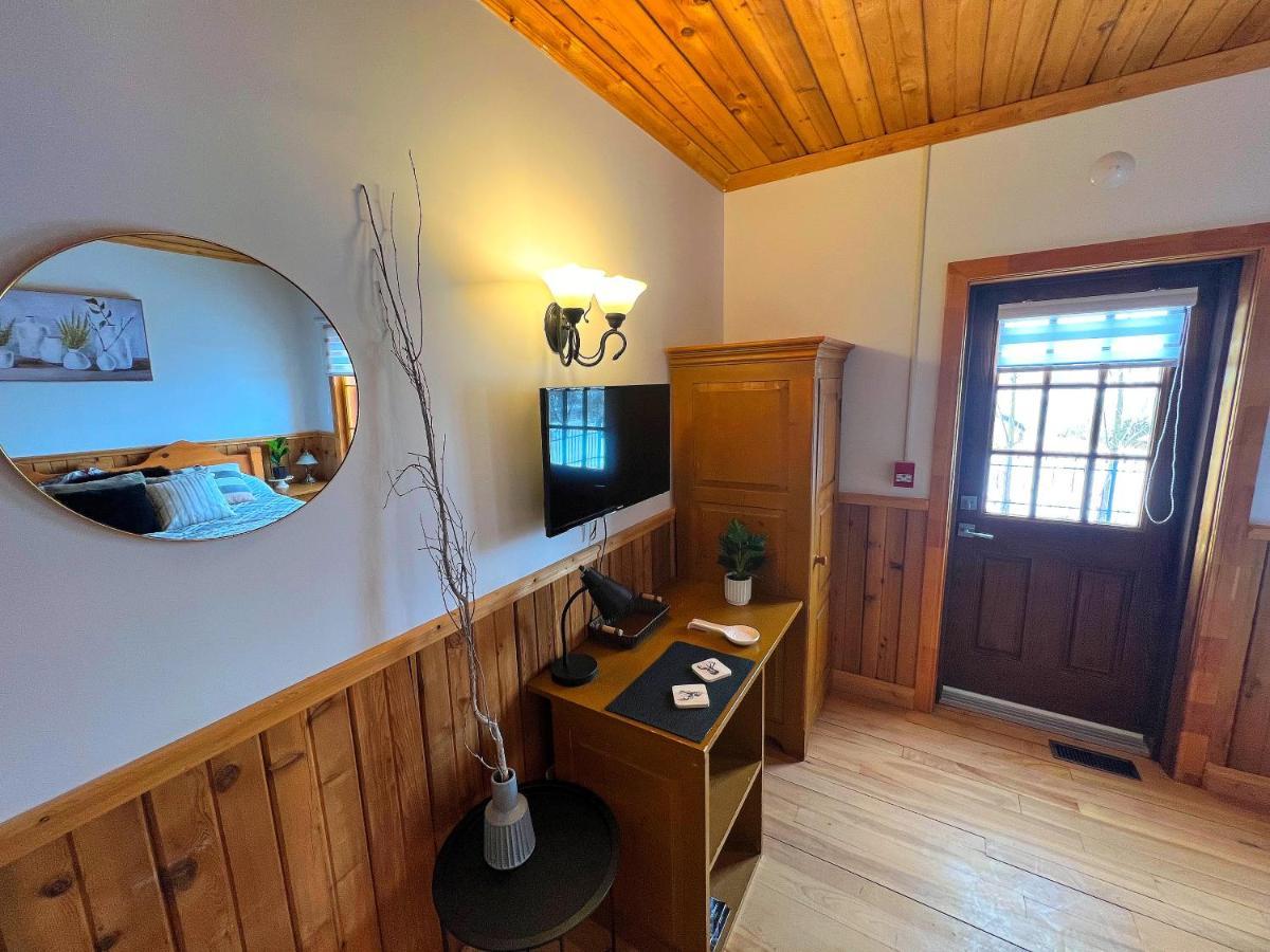 Auberge Au Poste De Traite Sainte-Famille Exteriör bild