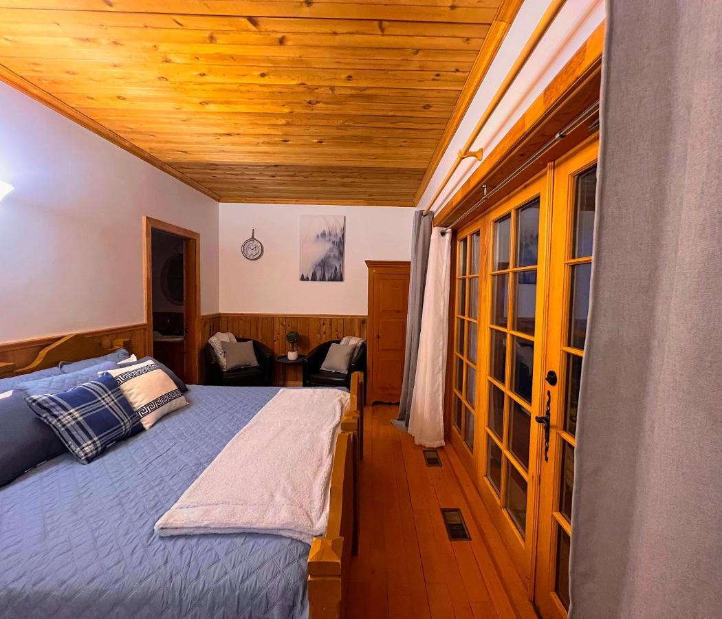 Auberge Au Poste De Traite Sainte-Famille Exteriör bild